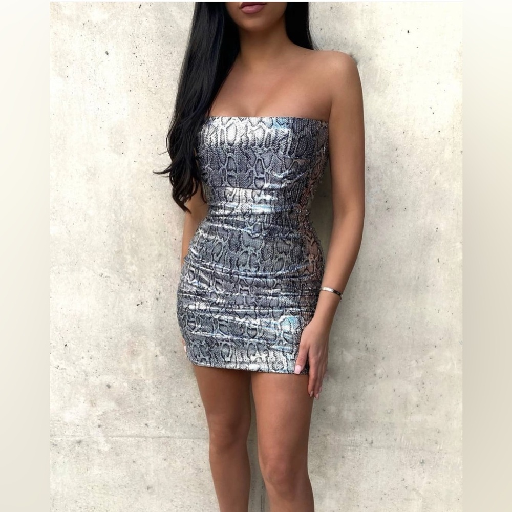 NWT Nookie Blind Date Mini Dress is Silver‎ Python Sz Small